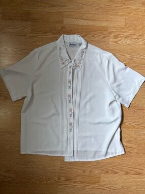 Women's Embroidered White Short-Sleeve Shirt Blouse